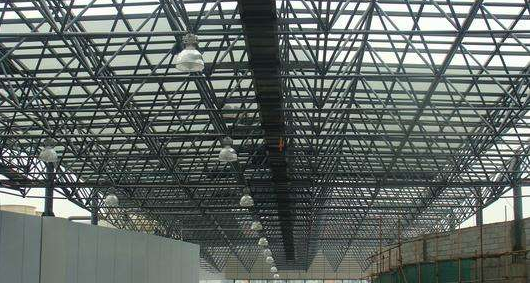 阿勒泰听网架公司的名目师阐述其网架的季节个性